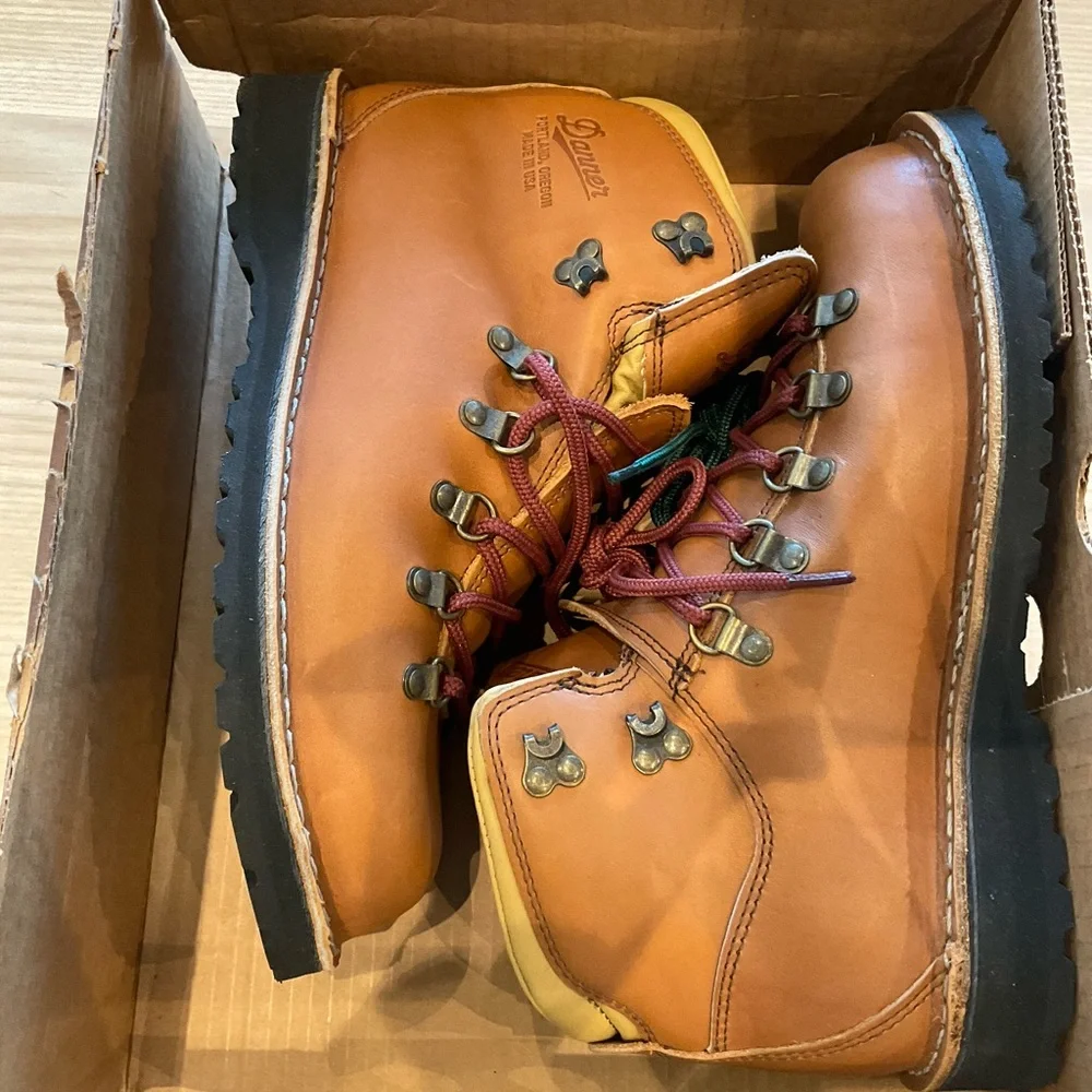 Danner Men's Tan Leather Hiking Boot with Red Laces